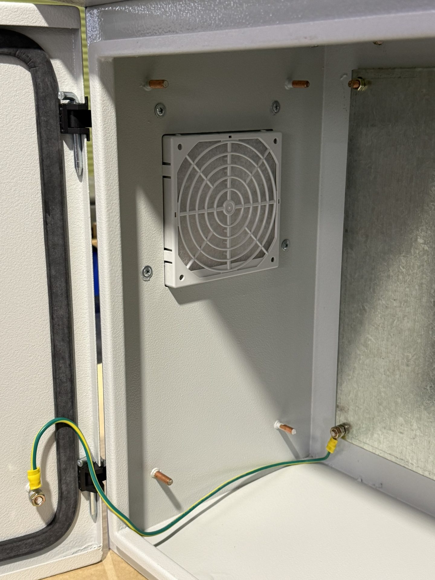 IPneT Systems — gabinete estanco 3