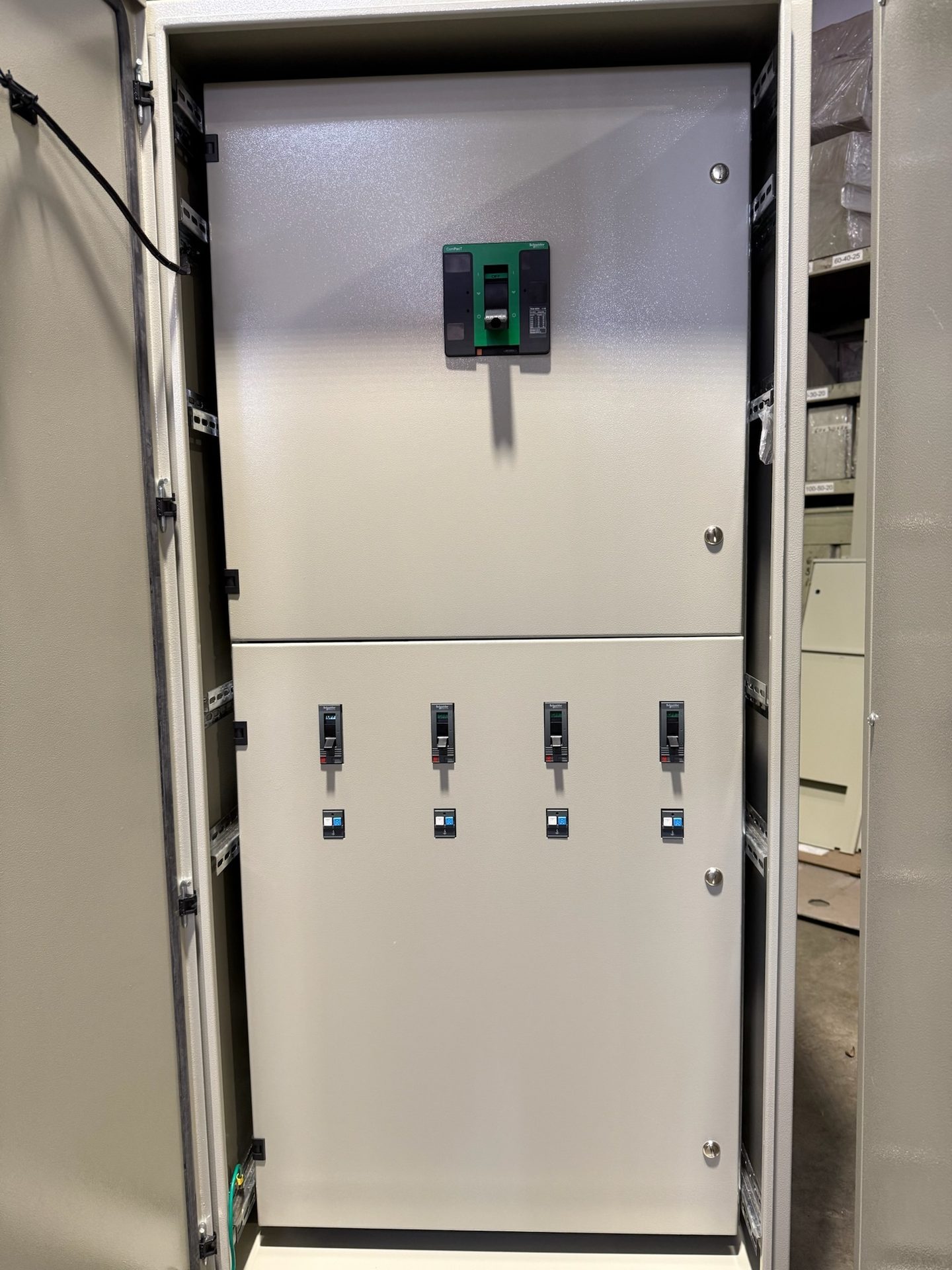 Log in Farma — interruptor principal NSX400N y distribución interior